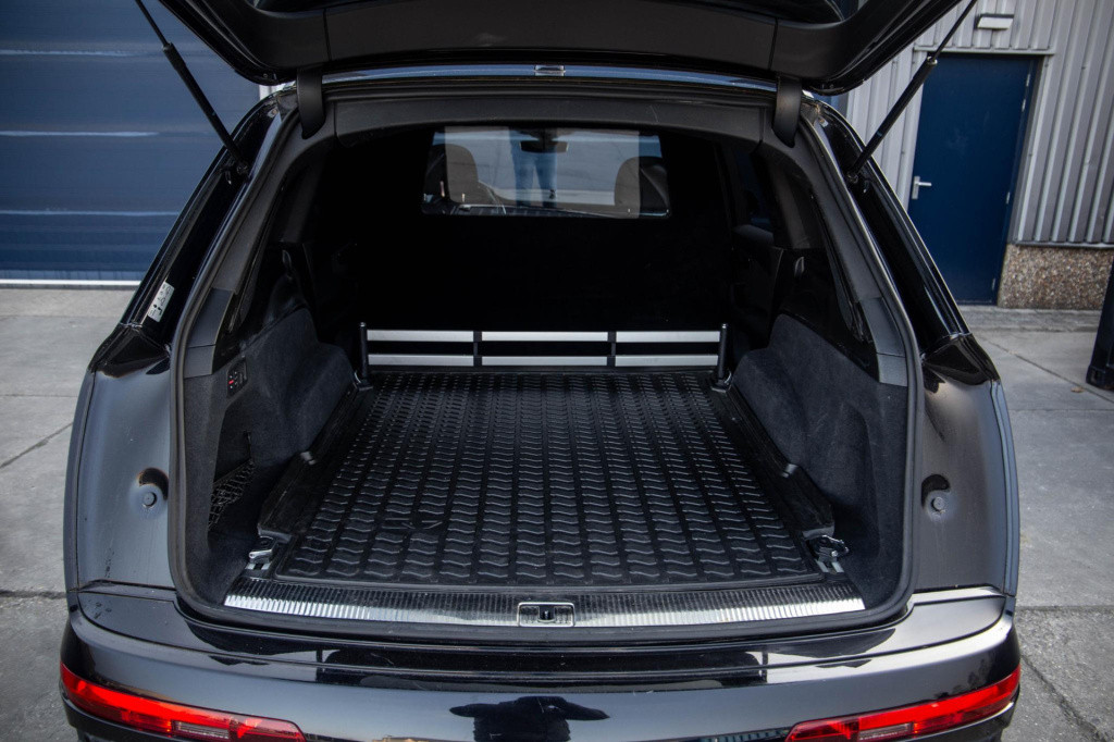 Audi Q7 sq7 s-line grijs kenteken 3x s-line / 360 camera / adaptive cruise 