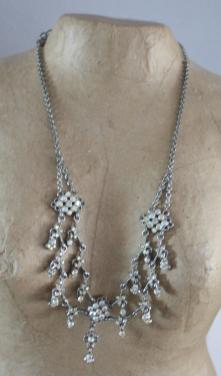 Zilverkleurige ketting met glitter steentjes