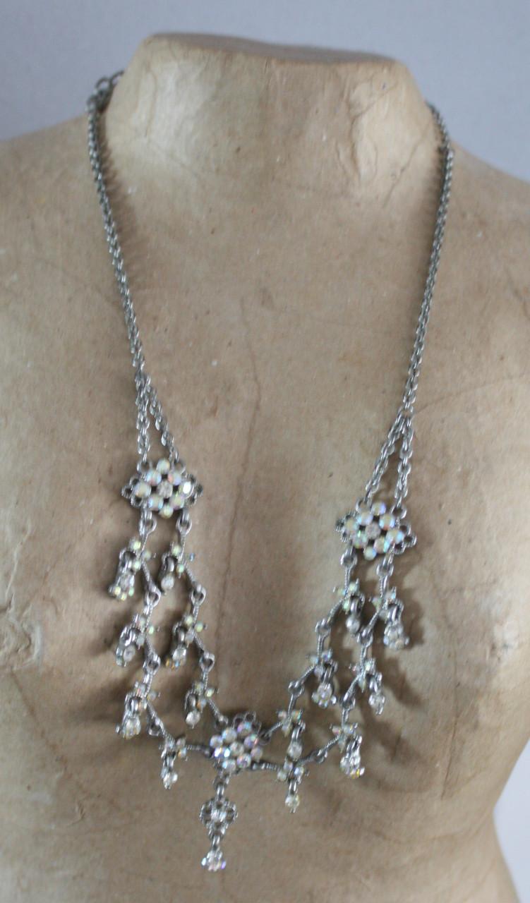 Zilverkleurige ketting met glitter steentjes