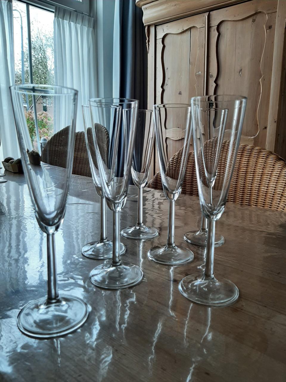 LEERDAM - 7 CHAMPAGNE / PROSECCO GLAZEN