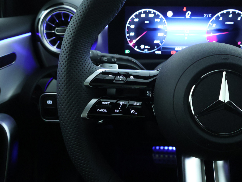 Mercedes-Benz A-Klasse 180 business solution amg | nightpakket | parkeerpak