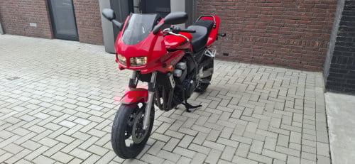 Yamaha Fazer FZS 600  Rood