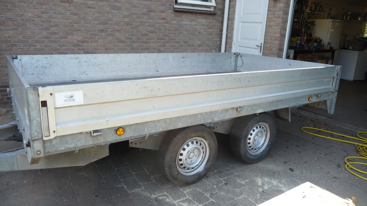 TE KOOP GEREMDE PLATEAUWAGEN merk SARIS met KENTEKEN