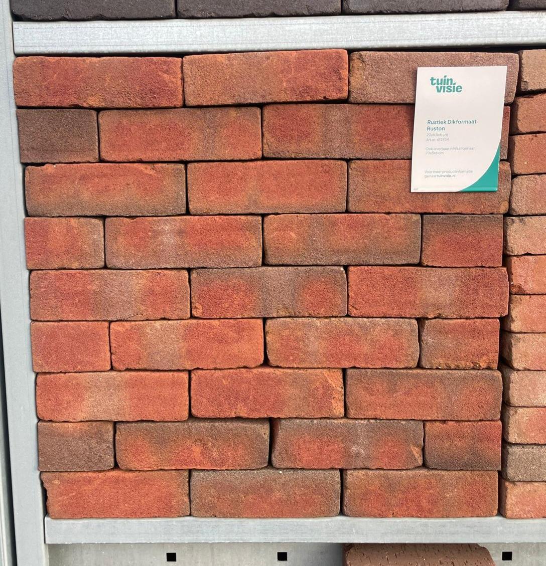 Nieuw gebakken klinker paars/rood