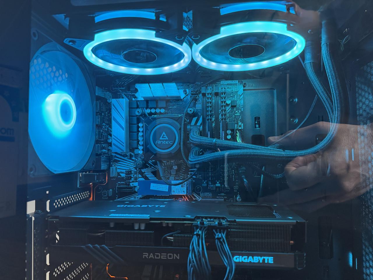 Krachtige Gaming PC – i5-8500, RX 7600 XT 16GB, 32GB RAM, RGB