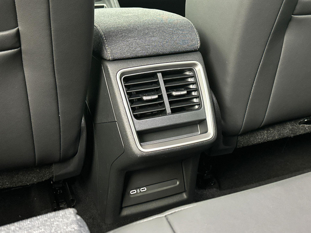 Skoda Elroq business edition tour elektromotor 210 kw / 286 pk