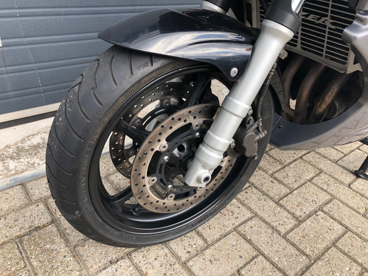 Yamaha FZ6S uit 2005 met 32 dkm, Akrapovic, volle kuip, rijklaar €2950,-