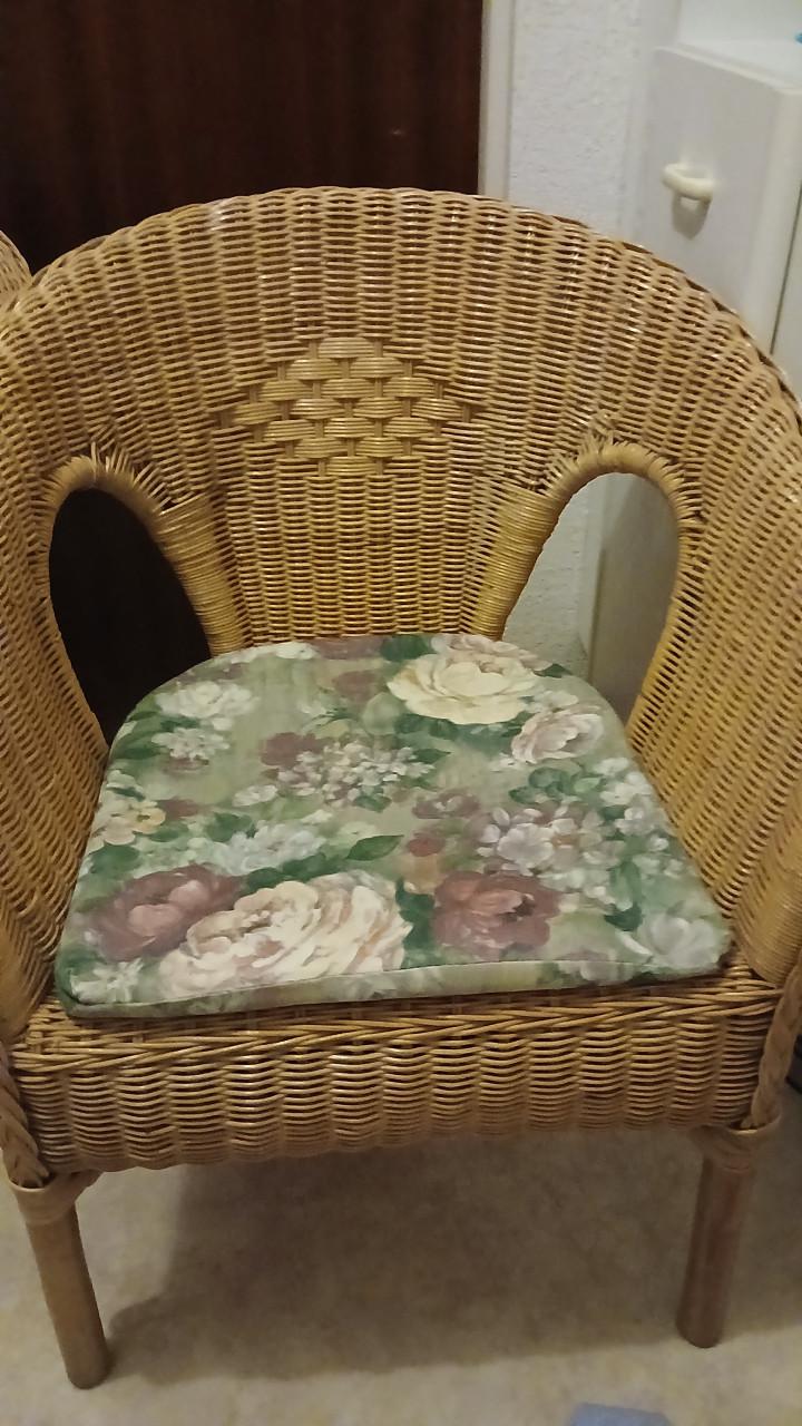 Stoel stoelen riet/rotan + kussentje 2 stuks slaapkamer kinderkamer