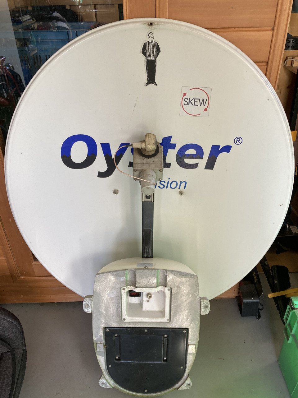 Tv-SCHOTEL vol automatisch ,voor camper of caravan.