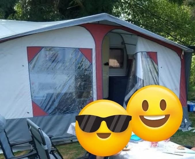 Dethleffs vierpersoons caravan met voortent