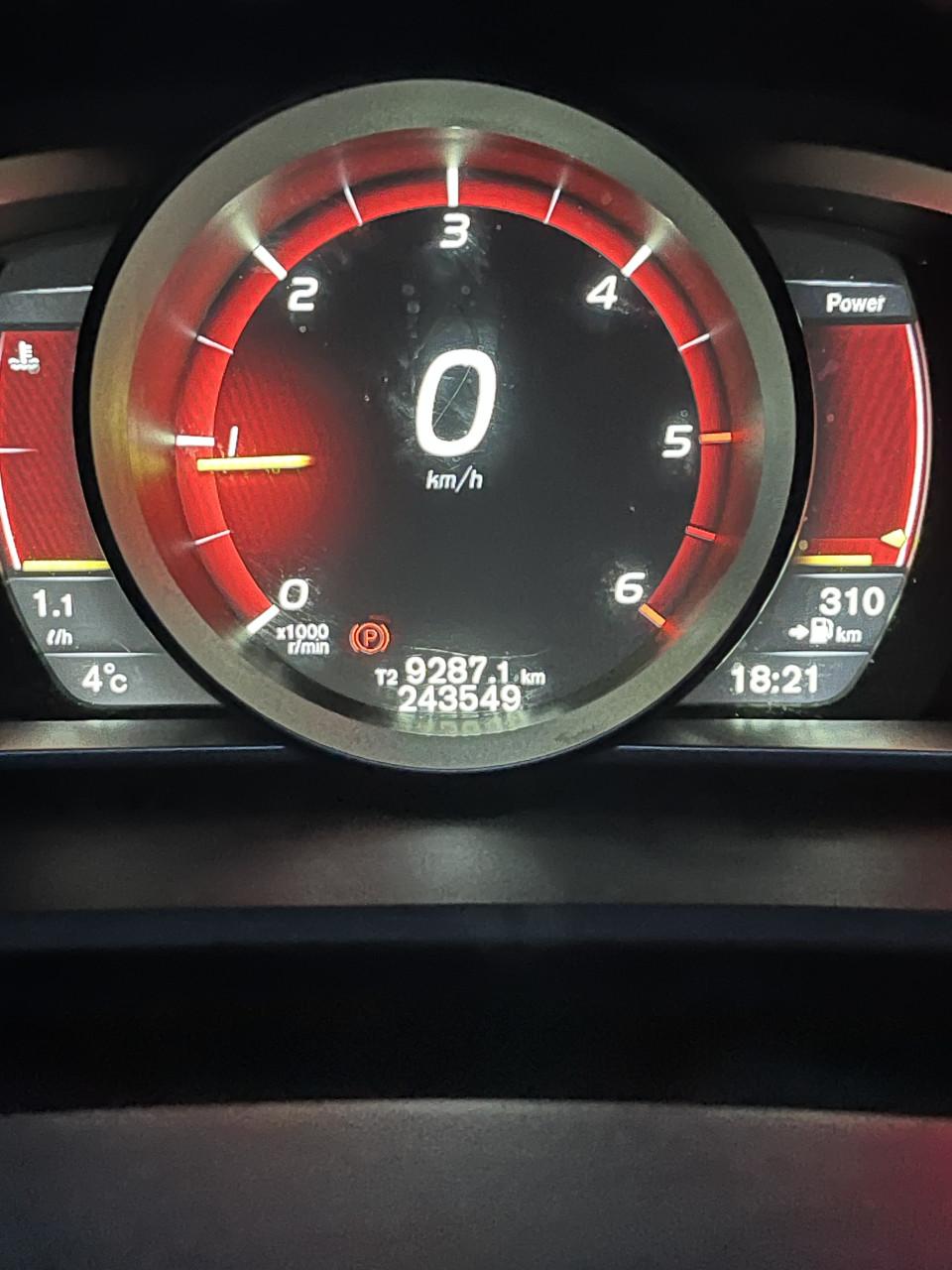 Volvo V40 2.0 D4 | 2014 model | 240 PK | Zwart R Design