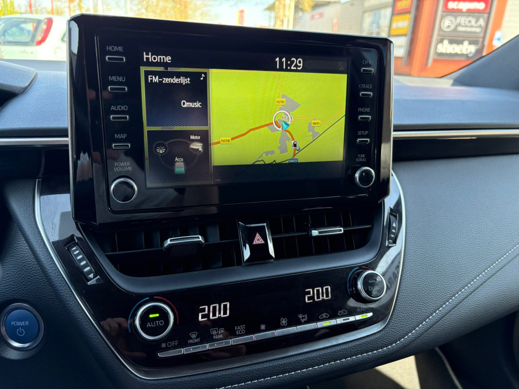 Toyota Corolla 1.8 hybrid business intro