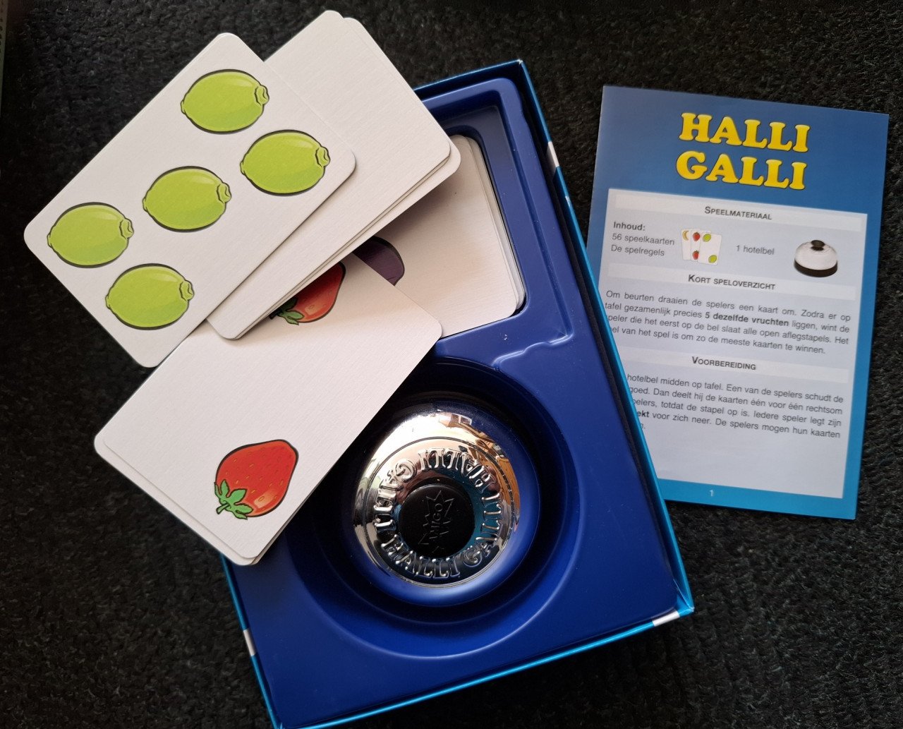 Twee spelletjes:  Het spel met de bel, Halli Galli, en Butler Bell
