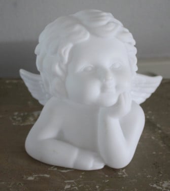 Witte kunststof enge met geel licht