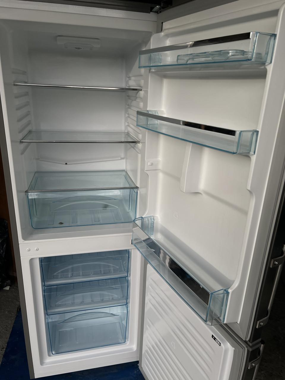 A++ klasse koel vries combinatie Koelkast vriezer 154x54 cm.