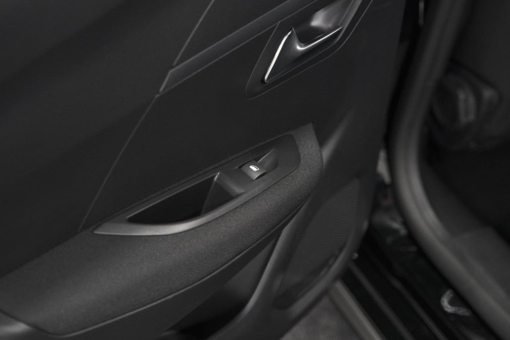 Peugeot 208 ev active pack 50 kwh | apple carplay | parkeersensoren | navig