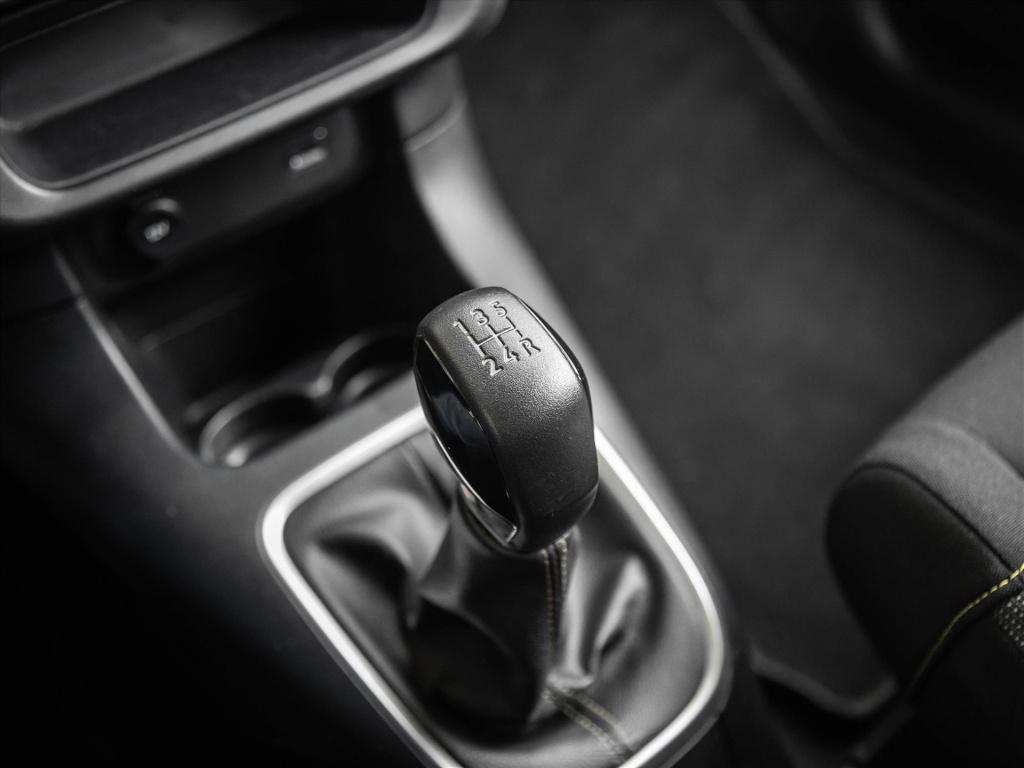 Citroen C3 1.2 puretech 83pk shine | stoelverwarming | carplay | park. sens