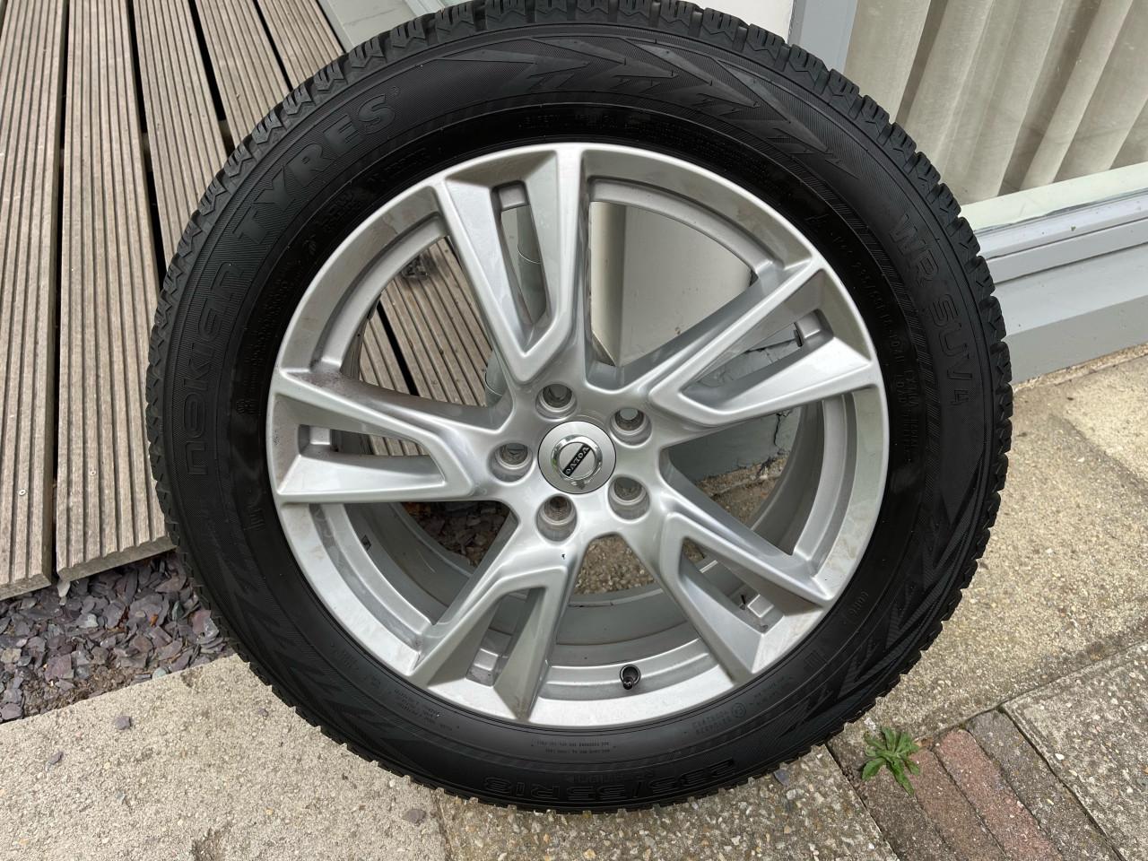 Winterbanden met velgen Volvo