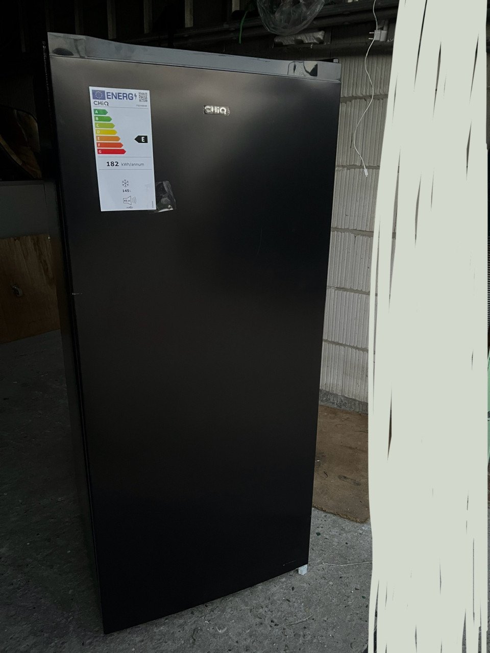 Nieuwe Vriezer 145 Liter 5 laden Energieklasse E - RVS Zwart 125x55 cm.