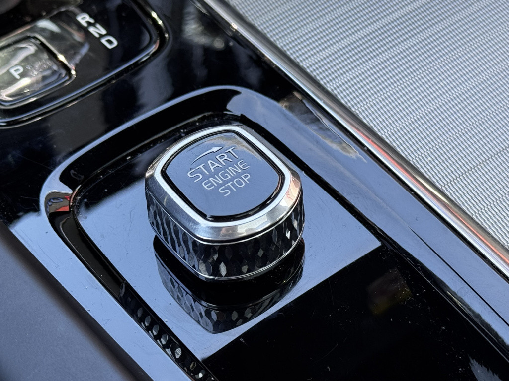 Volvo XC60 2.0 t6 plug-in hybrid awd plus black edition