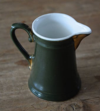 S.P.M Walküre melkkannetje porselein groen / goud