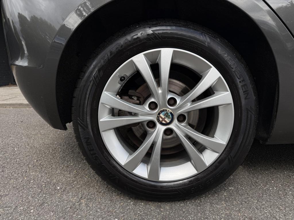 Alfa Romeo Giulietta 1.4 t distinctive - grote beurt + nieuwe distributie -