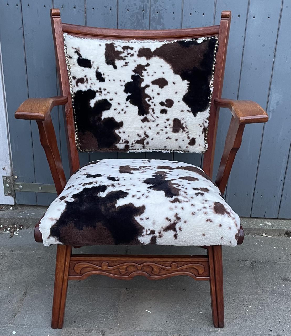 Sfeervolle fauteuil met koeienprint