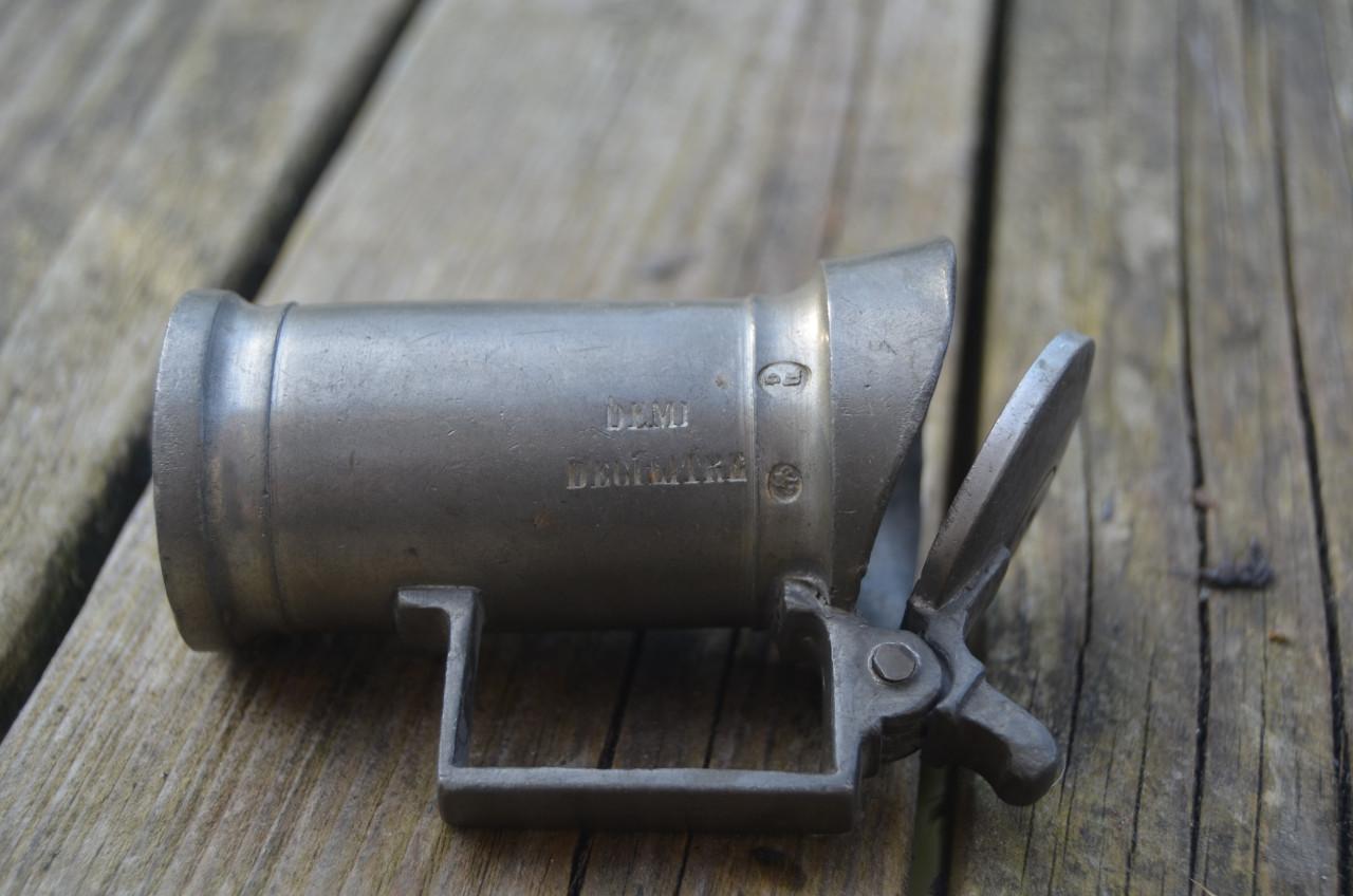 4 Tinnen kannen / maatbekers diverse maten