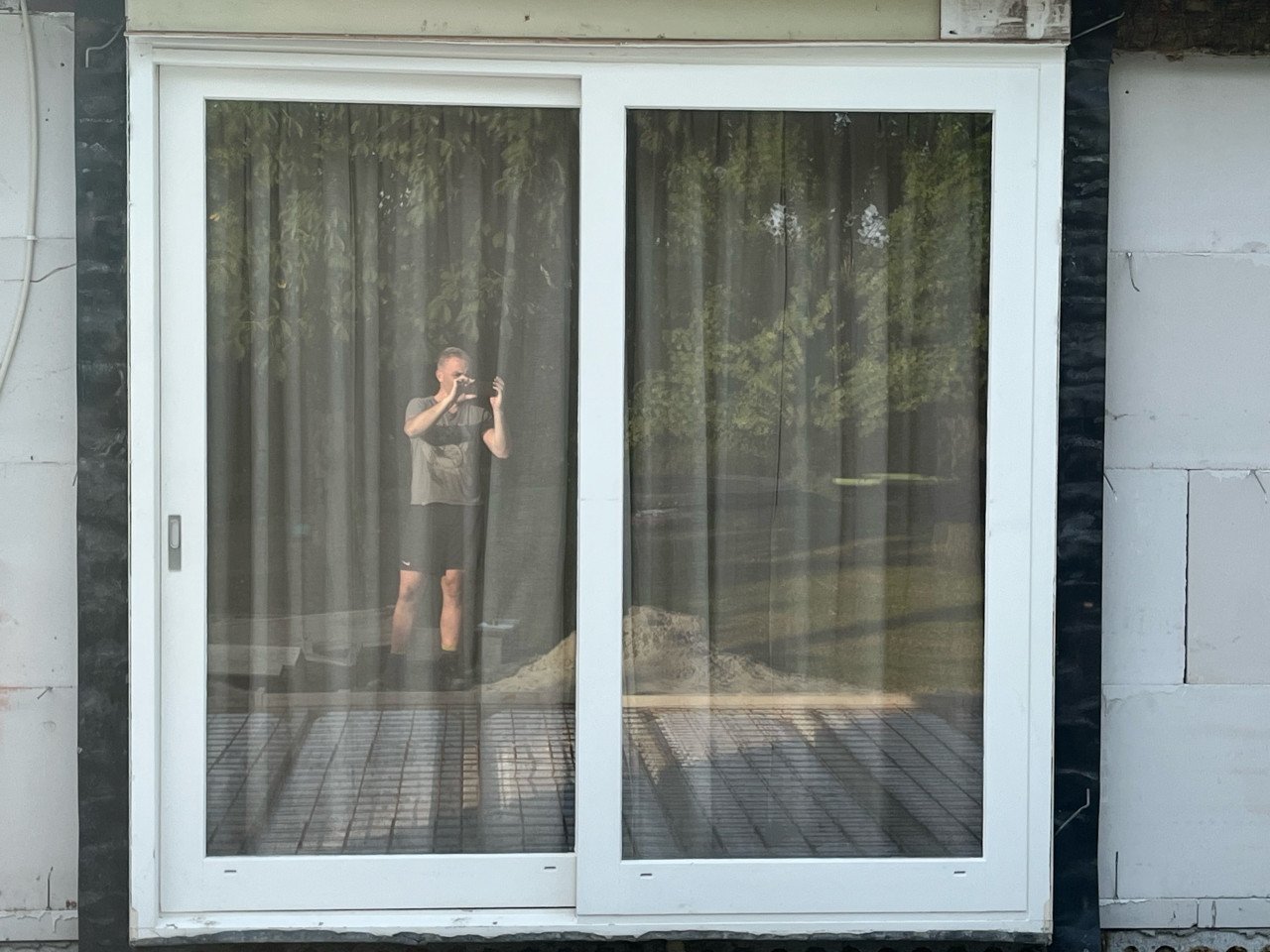 Hardhouten kozijnen met dubbel glas