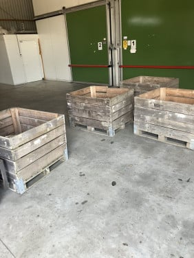 Houten kisten als plantenbak of opslagkist
