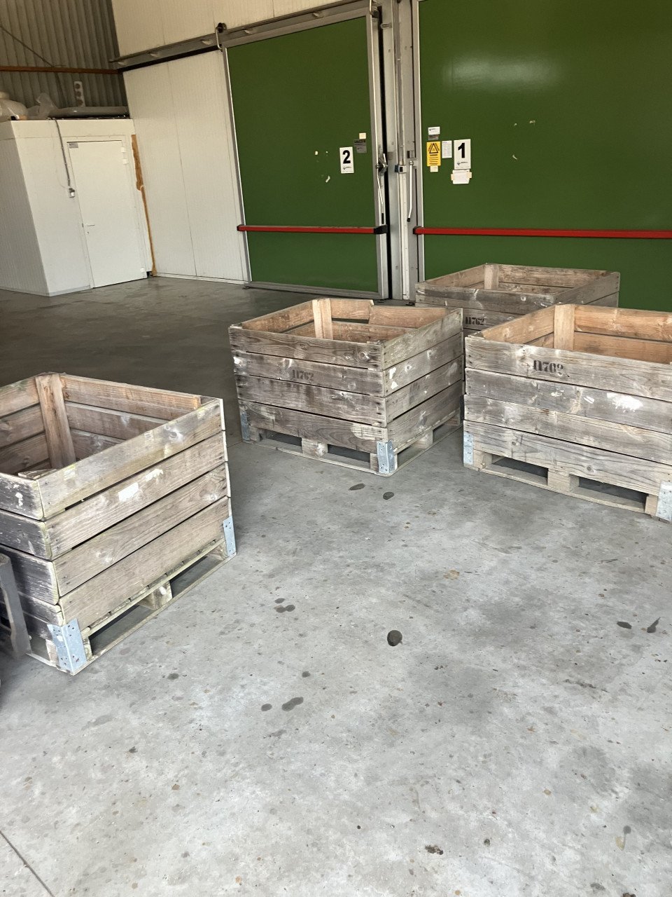 Houten kisten als plantenbak of opslagkist