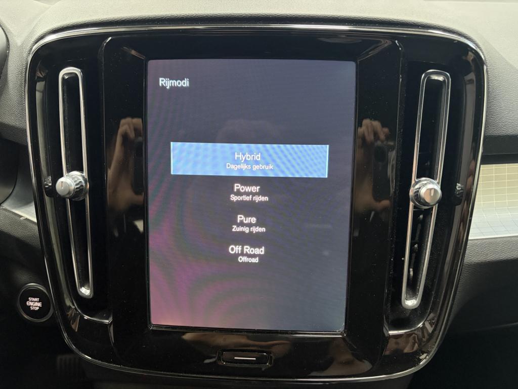 Volvo XC40 1.5 t4 plug-in hybrid plus dark