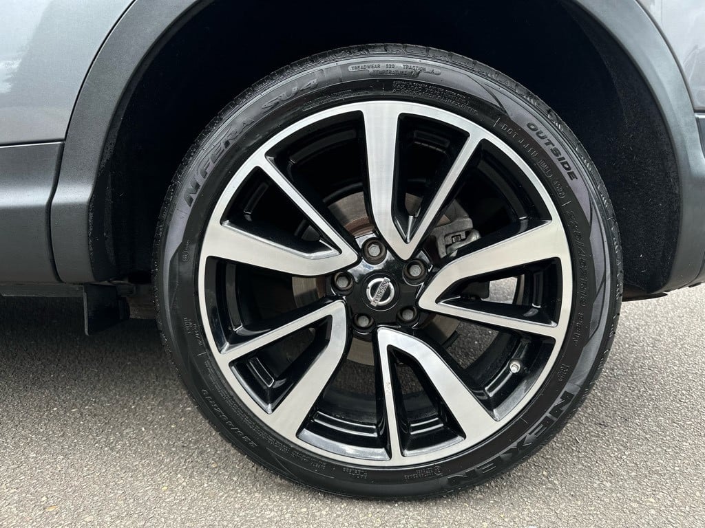 Nissan Qashqai 1.6 turbo tekna // 1500kg trekvermorgen //