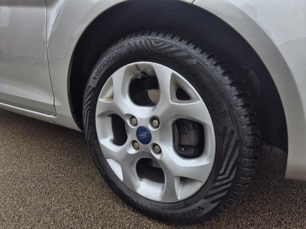 Ford Fiesta 1.25 titanium / origineel nl / airco / verwarmde voorruit