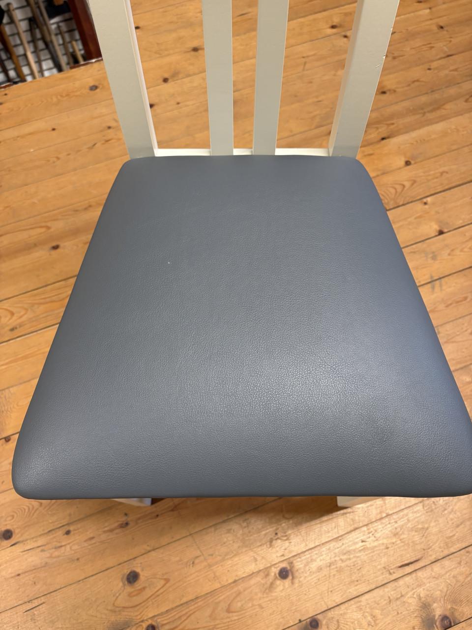 Eettafel met 4 stoelen