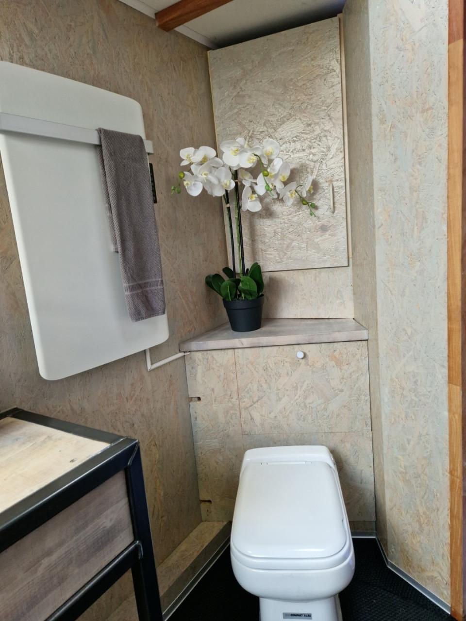 Mobiele douche, met toilet. Te huur