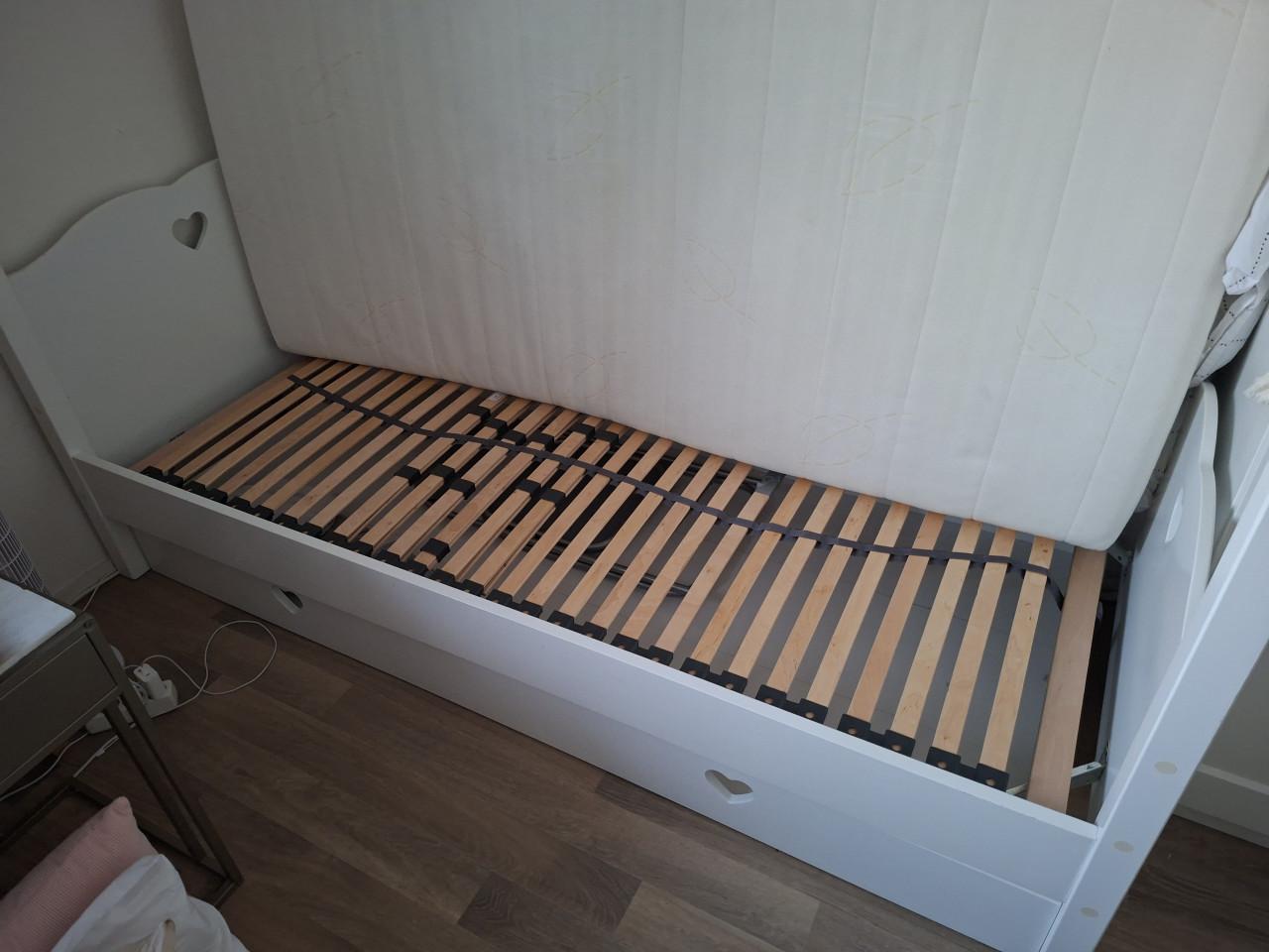 Stevig houten hemelbed 90x200 met lade voor extra matras