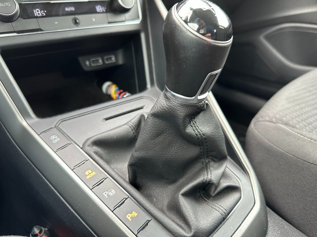 Volkswagen Polo 1.0 tsi comfortline business r-line camera virtual cockpit 
