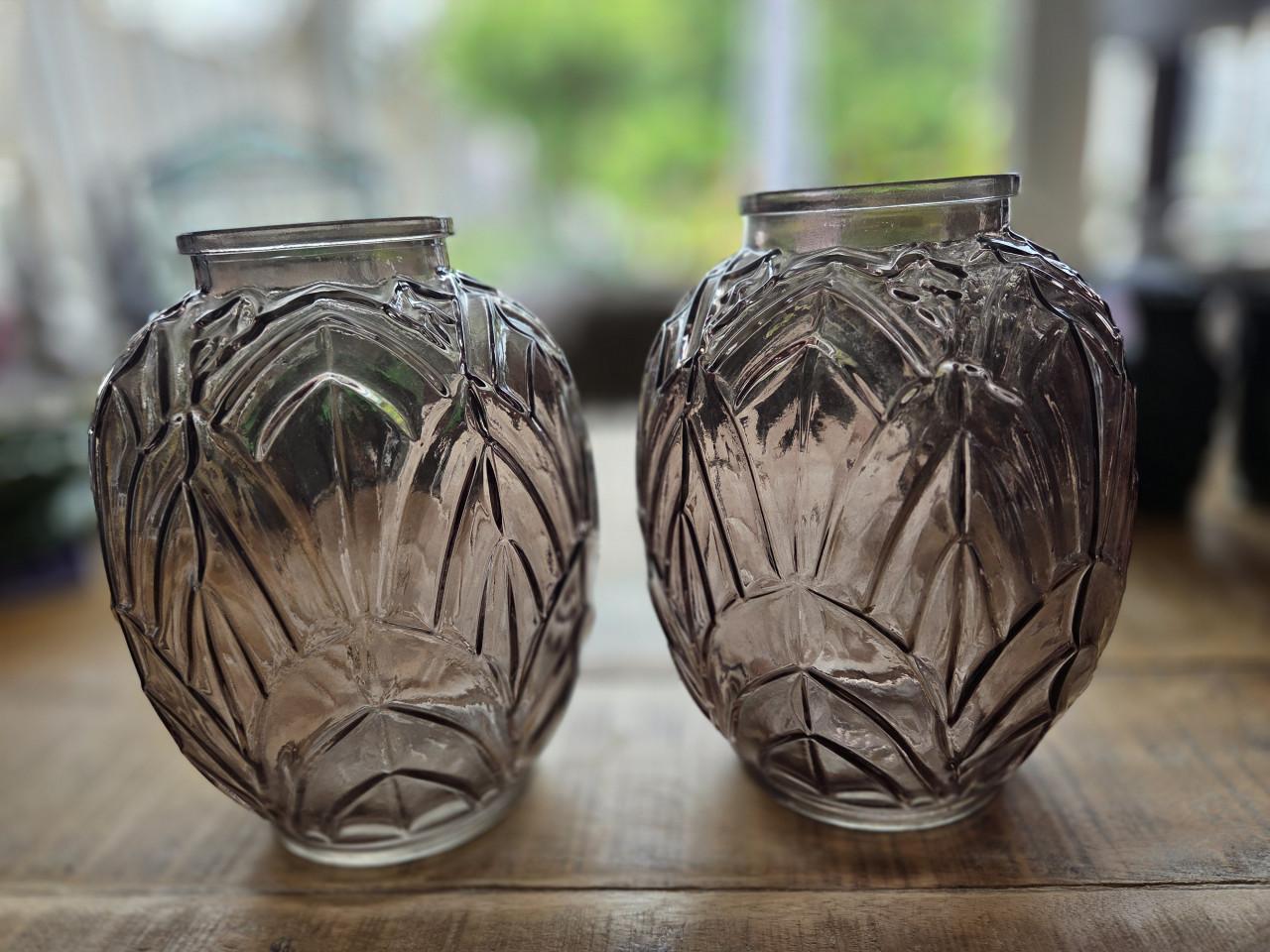 2 mooie persglazen vazen in Art Deco style