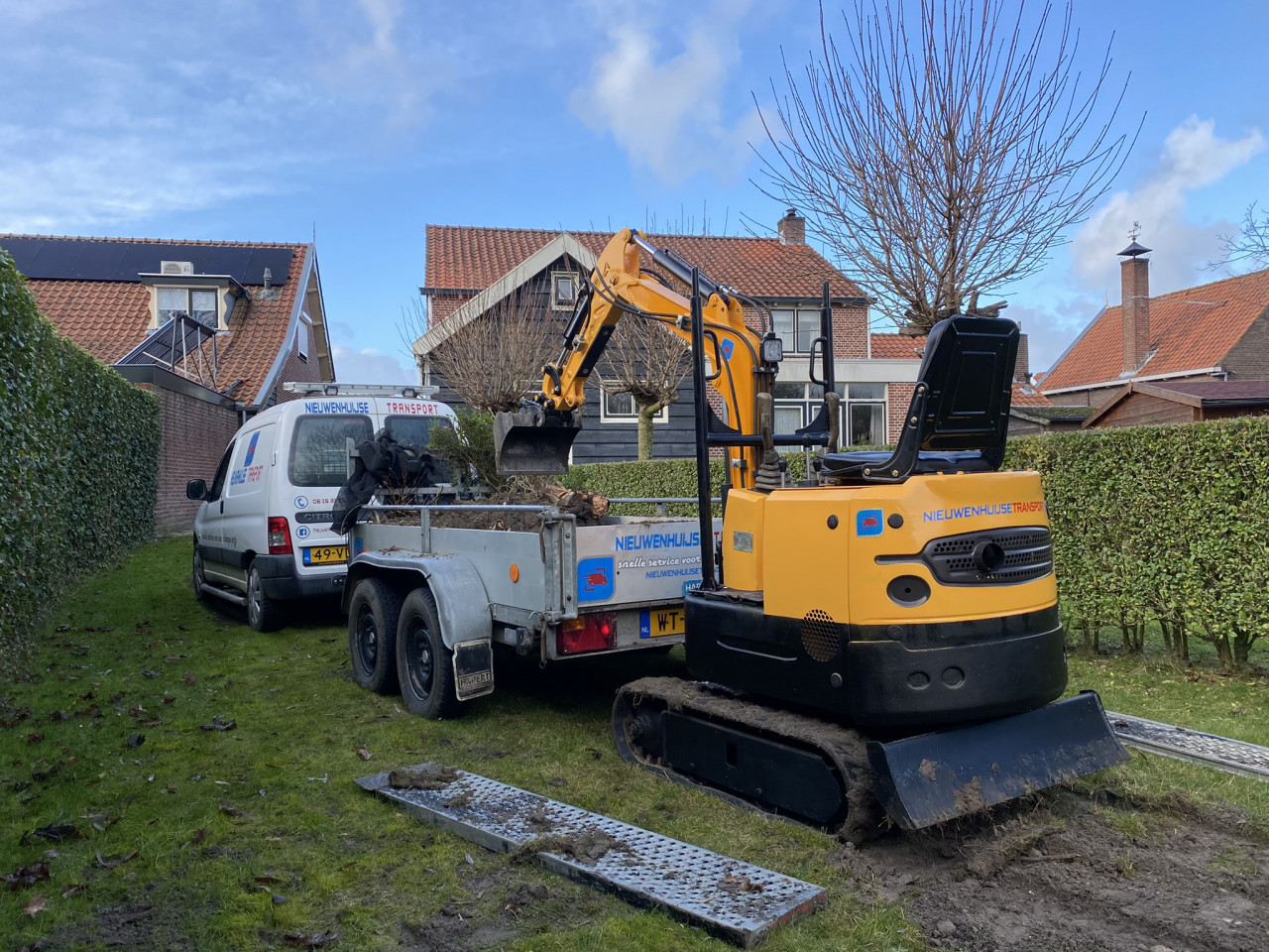 Machinist met Minigraver voor uw werkzaamheden!