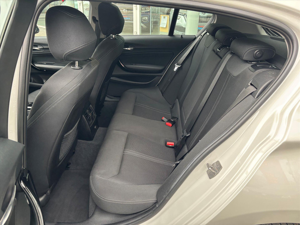 BMW 1 Serie (f20) 118i 136pk aut steptronic sport line | unieke km stand|ri