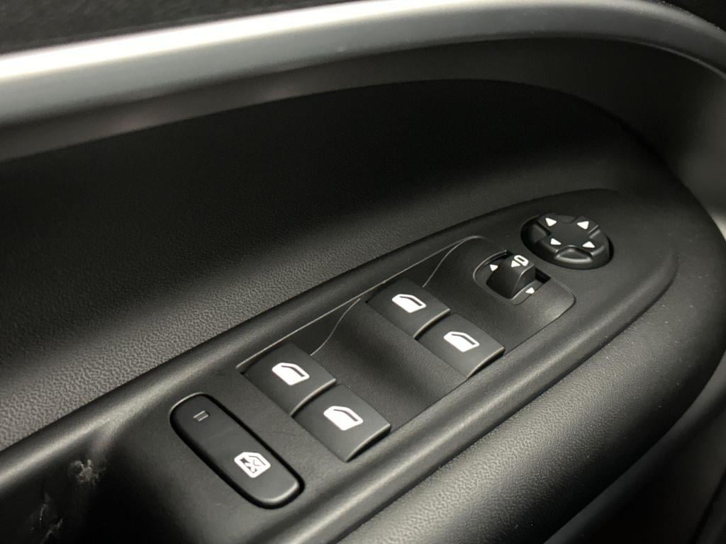 Jeep Avenger 1.2 e-hybrid summit | camera | apple carplay & android auto |