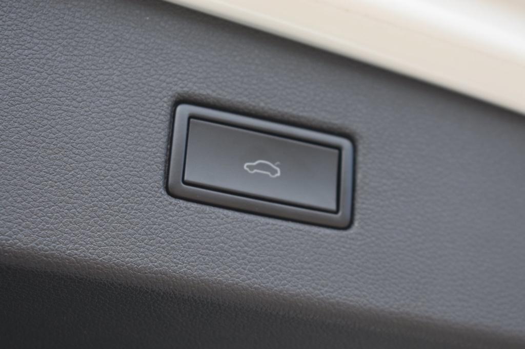Volkswagen Tiguan 1.5 tsi act r-line | trekhaak | camera | stoelverwarming 