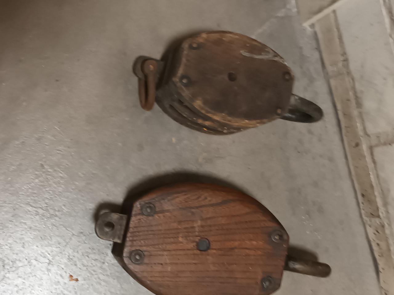 2 HOUTEN SCHEEPSKATROLLEN