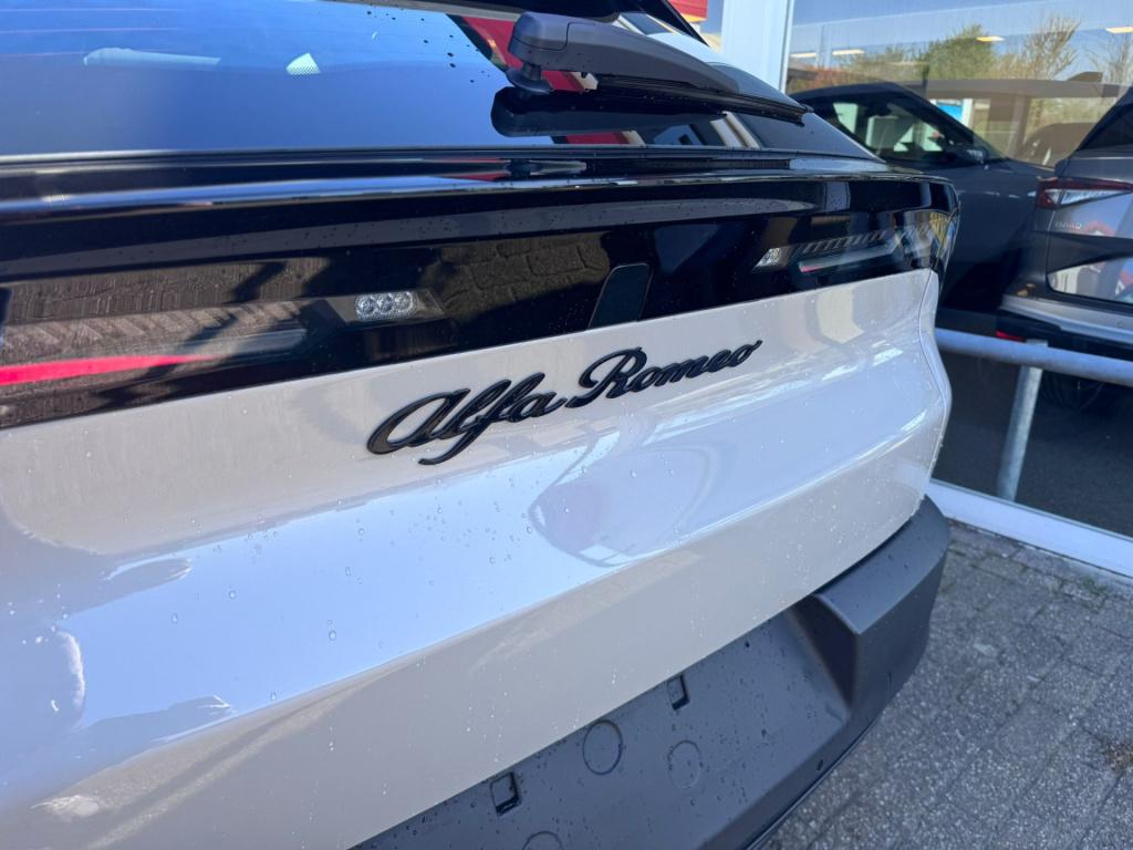 Alfa Romeo Junior elettrica 54 kwh