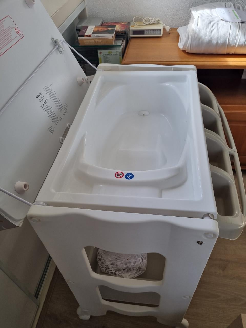 2 in 1 Badkuip en verschoningstafel.