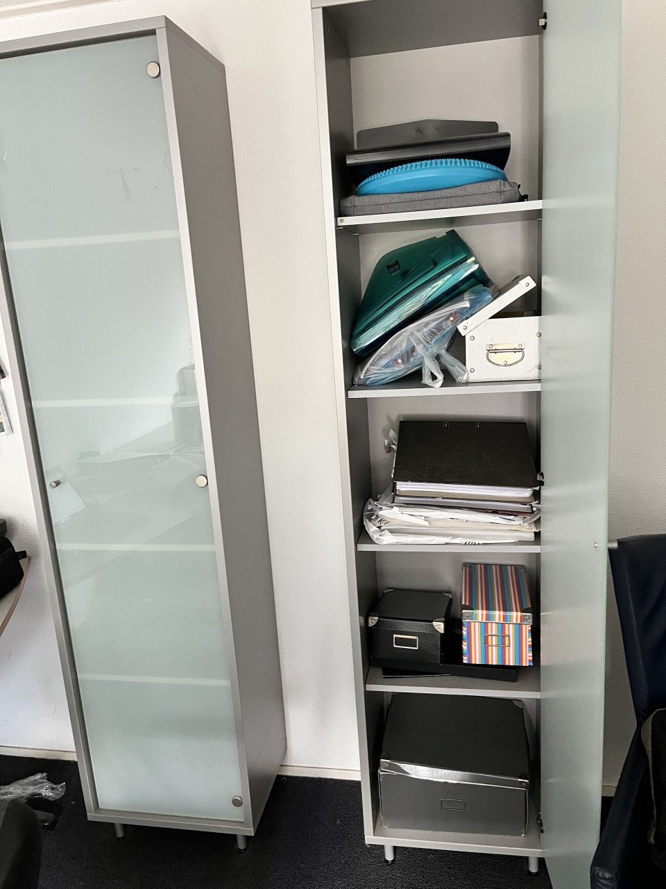 2 Opberg meubels/ kasten/ boekenkasten