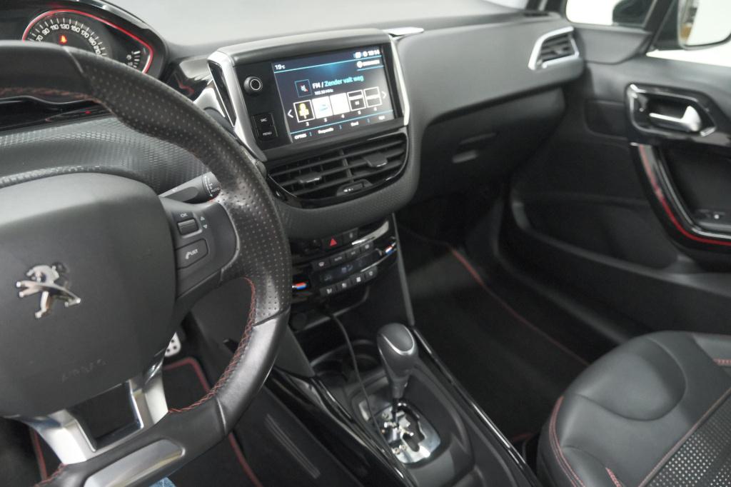 Peugeot 2008 puretech 110 eat6 gt-line | trekhaak | camera | navigatie | pa