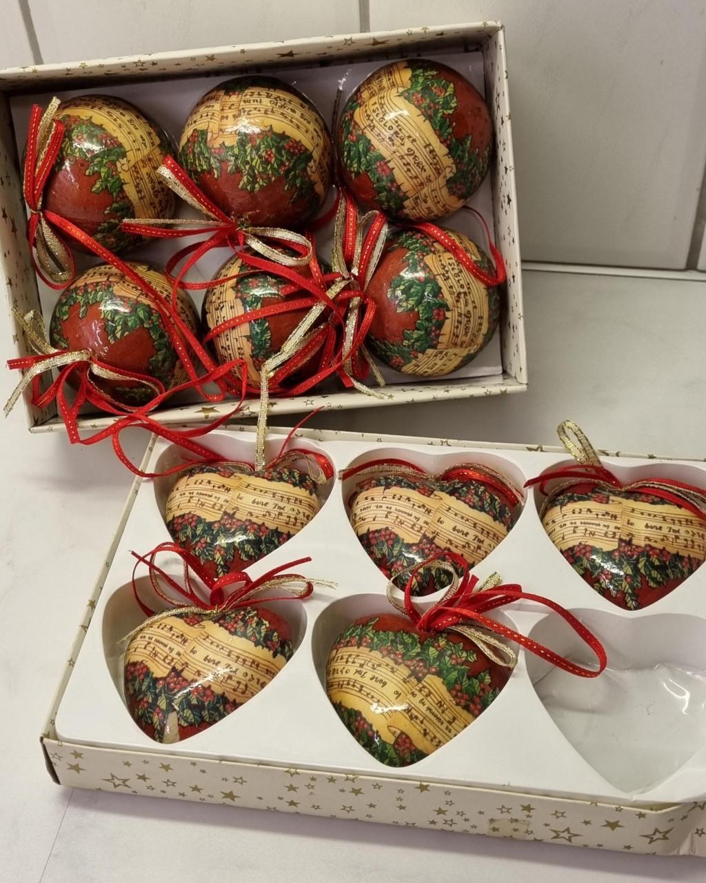 2 doosjes met authentieke BALLEN EN HARTJES