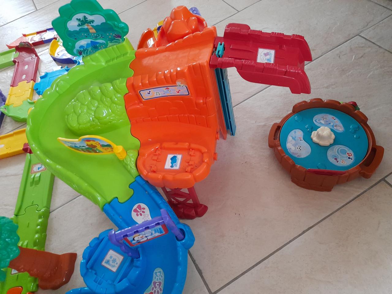Vtech zoef zoef  dierentuin met extra paden en glijbaan (in nette staat)